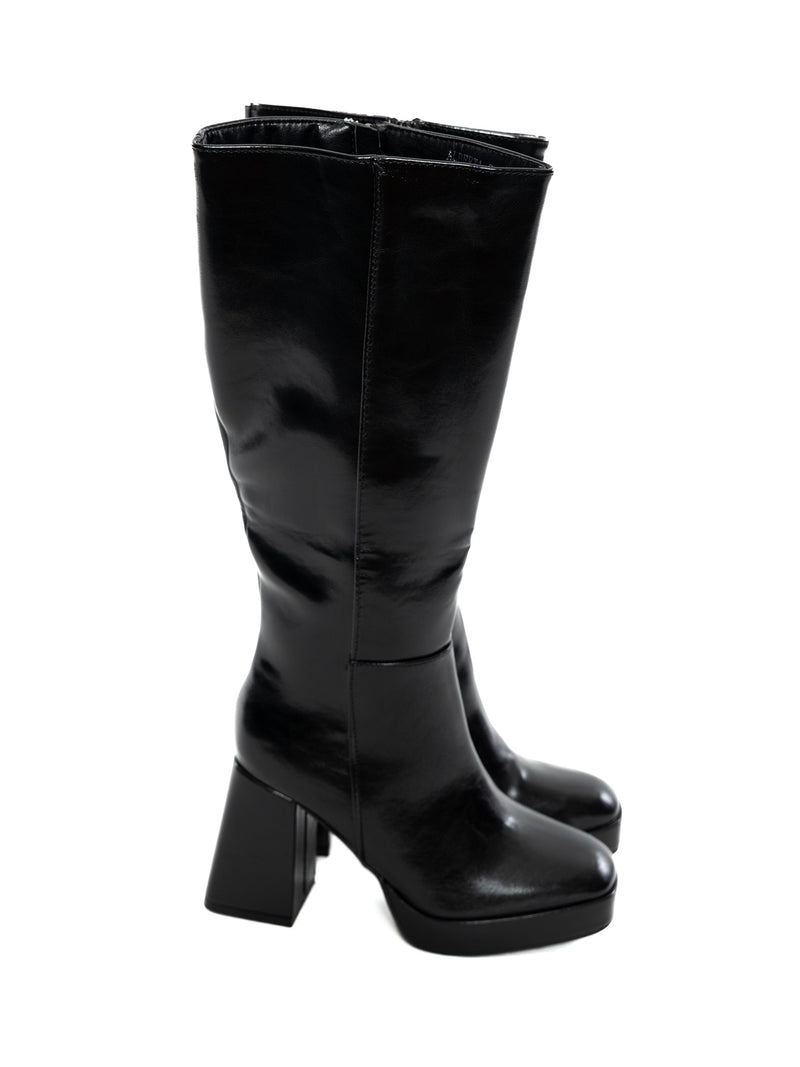 SHOES & BOOTS