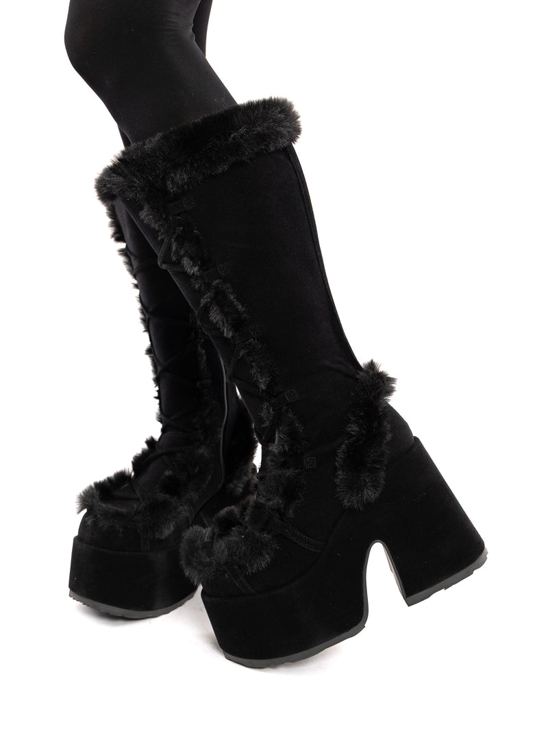 SHOES & BOOTS